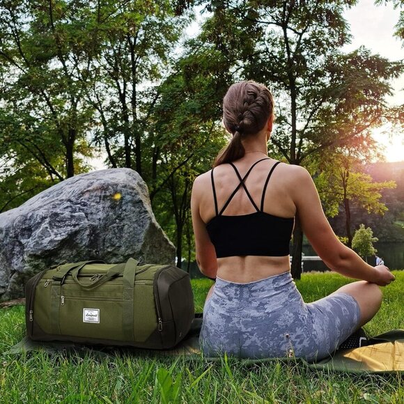 40L Travel Duffle Bag for Men & Women, Sports Gym Bag with Wet Pocket - Picture 6 of 8